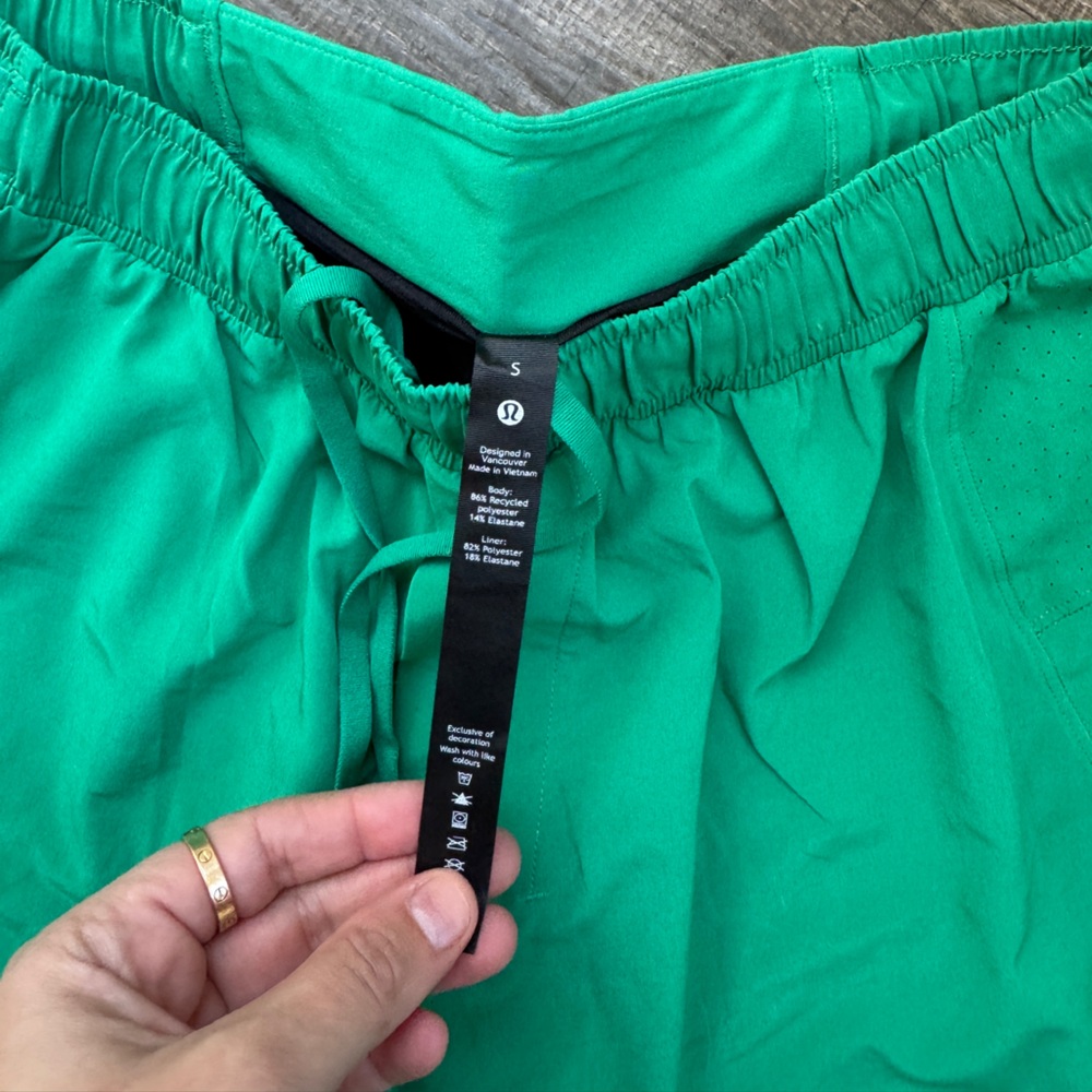 Lululemon green shorts S - Picture 4 of 4